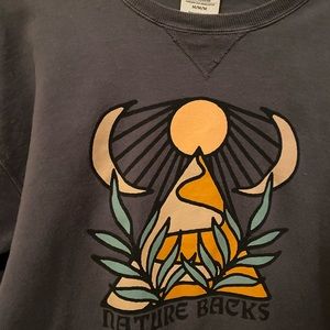 Nature backs dark grey crew neck